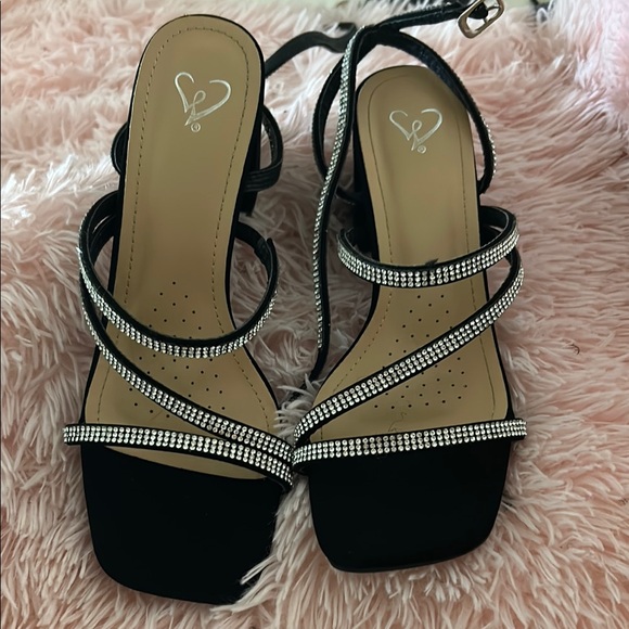 Shoes - Elegant Black Strappy Sandals